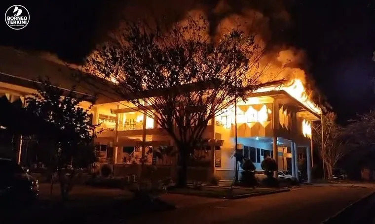 Kebakaran Hebat Melanda Kantor Bupati Bulungan, Penyebab Belum Diketahui