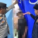 Mertua Temukan Menantu Tewas Tergantung di Pintu Tengah Ruang Tamu
