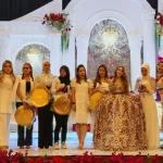 Anniversary Ke-16 Pernikahan, Dina Luncurkan Produk Kecantikan Dinamisel Glow