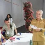 Bupati Wempi Mawa Tinjau Pemilihan RT, Tekankan Pentingnya Pemimpin yang Siap 24 Jam