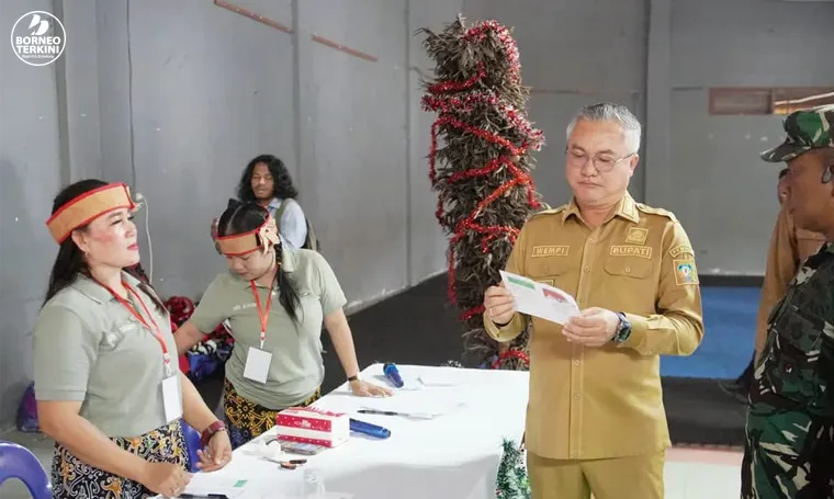 Bupati Wempi Mawa Tinjau Pemilihan RT, Tekankan Pentingnya Pemimpin yang Siap 24 Jam