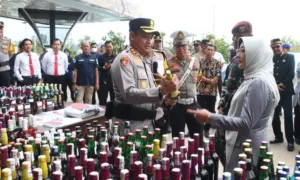 Operasi Pekat Mahakam, 1.587 Botol Miras Dimusnakan