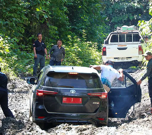 Wagub Kaltara Tinjau Infrastruktur KM 95, Akses Perbatasan Dinilai Mendesak Dibenahi